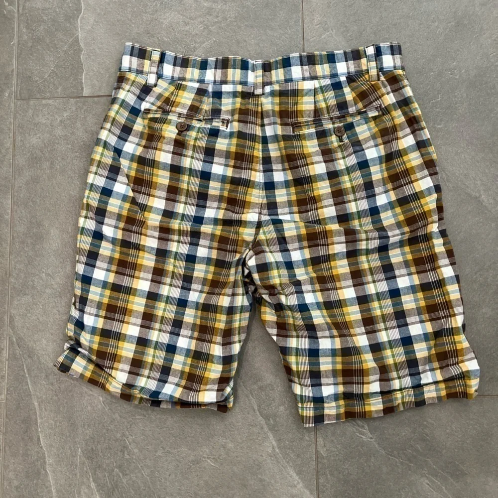 Banana REPUBLIC Men’s plaid 10 inch inseam flat front short size 33